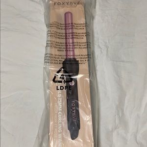 brand new unopened foxybae curling wand